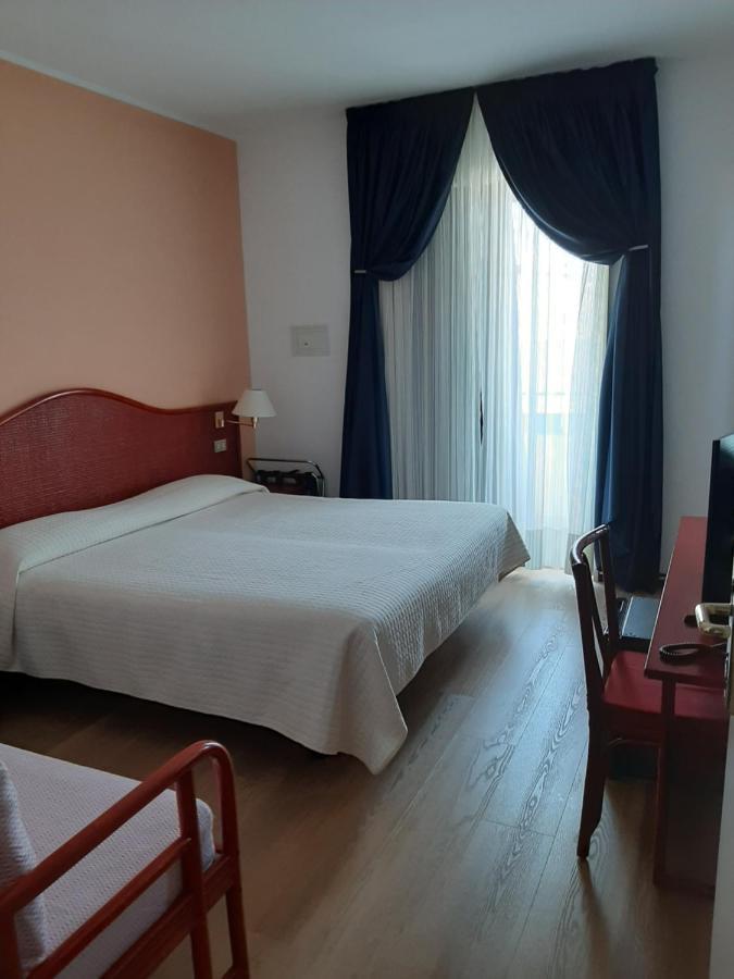 Hotel Beny Лидо-ди-Езоло Экстерьер фото