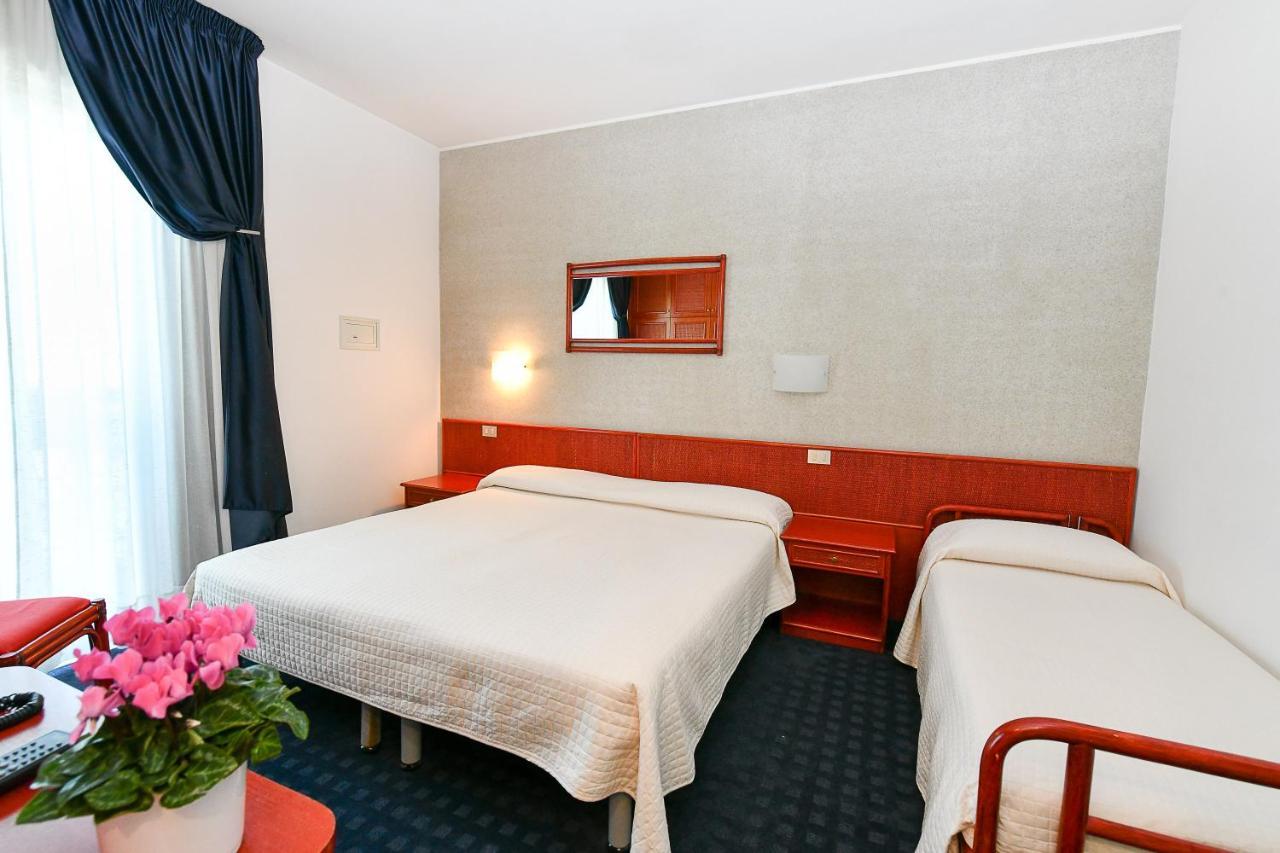 Hotel Beny Лидо-ди-Езоло Экстерьер фото